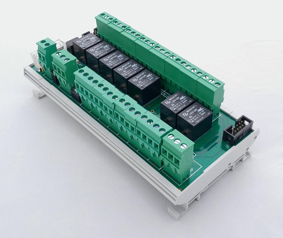 8-channel isolated input and relay output controller with CAN bus